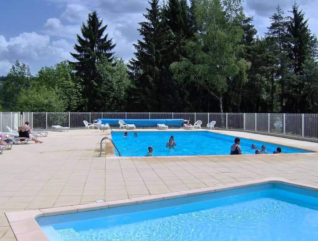Apartamento entero, Casa rural 3 estancias 4 personas 1 bebé in Maisod, Parc naturel régional du Haut-Jura