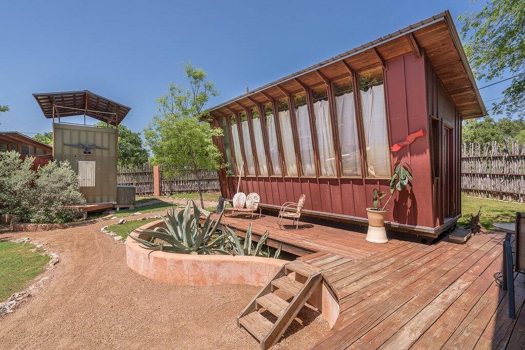 Cabin for 22 Guests in Lake Travis, Travis County