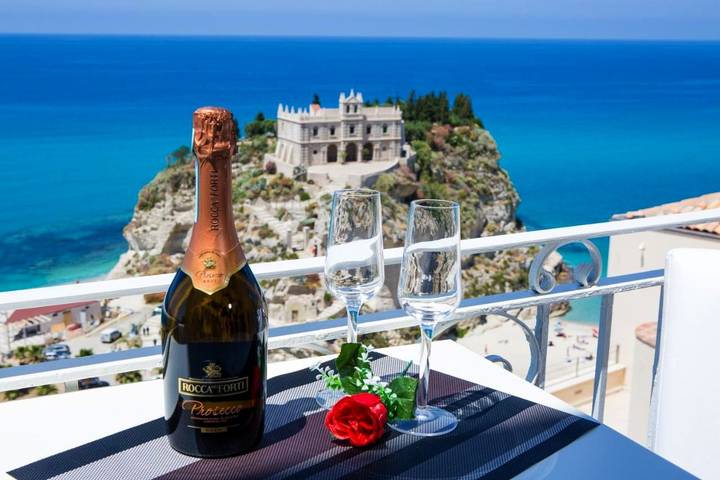 Ferienwohnung für 2 Personen, mit Ausblick und Balkon in Tropea