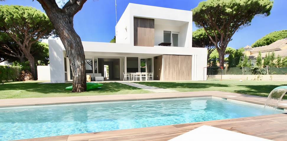 Location de vacances pour 9 personnes, avec Jardin à Roche
