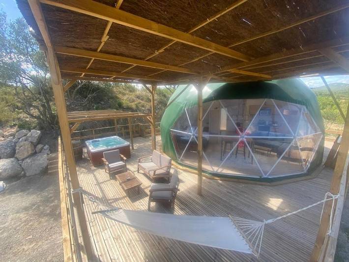 Tente pour 2 personnes, avec Jacuzzi et Terrasse ainsi que Jardin et Vue