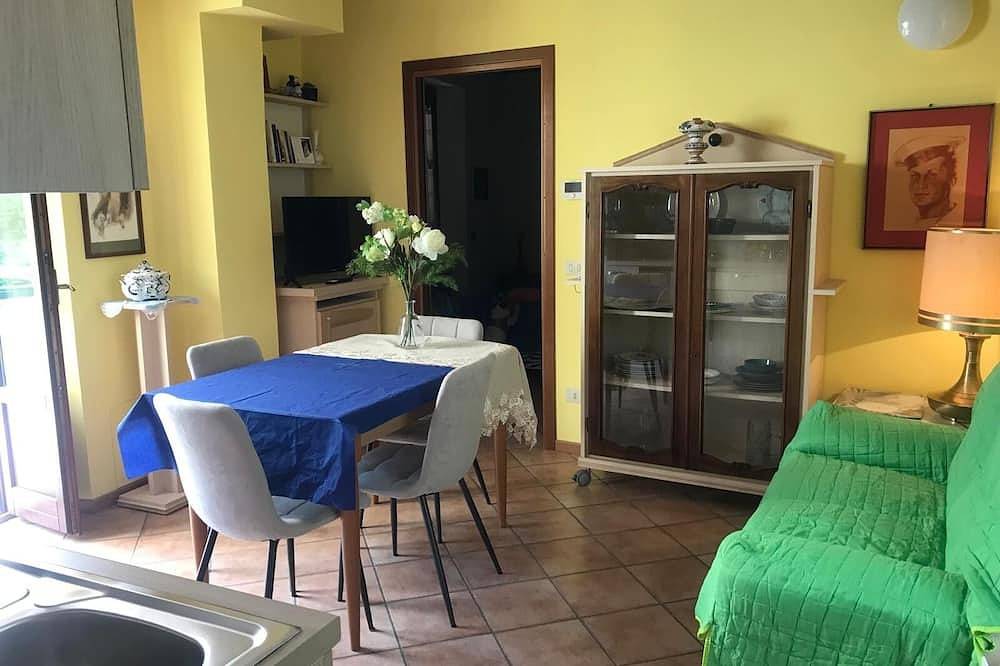 Ganze Wohnung, Vacation House Gerenzone Quiet apartment with large, well-exposed terrace. in Lecco, Westliche Bergamo-Alpen