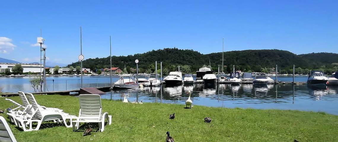 Wohnwagen für 4 Personen, mit Terrasse und Ausblick am Lago Maggiore - 2