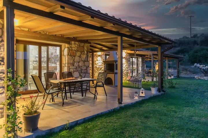 Location de vacances pour 6 personnes, avec jardin et vue, animaux acceptés dans Ormos Panagias - 3