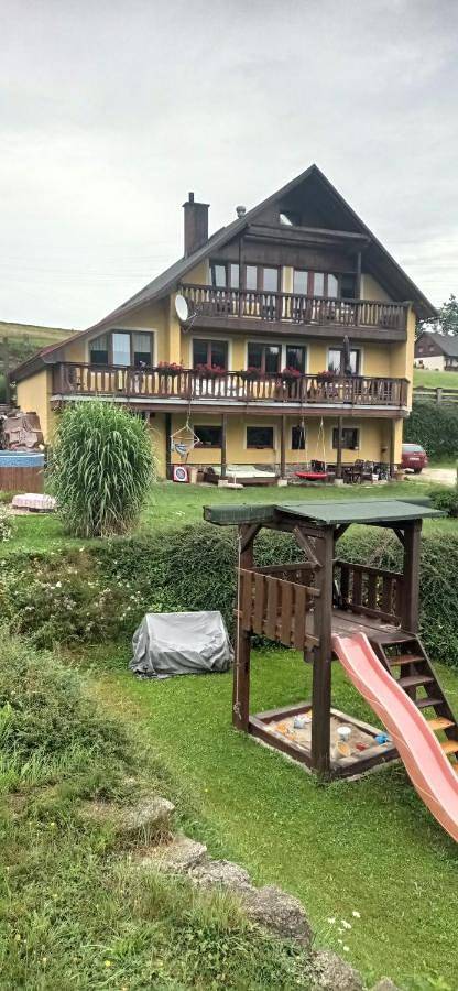 Ferienhaus für 3 Personen, mit Pool und Terrasse sowie Garten und Sauna, mit Haustier in Tanvald