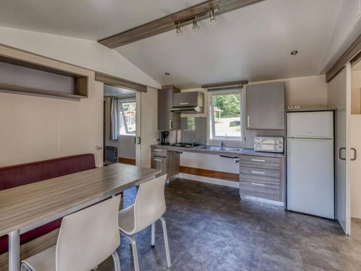 Camping Paradis Le Coiroux - Mobilhome 4 personnes - Mobil-home Classique 2ch 4p Pmr S in Aubazines, Région de Brive-la-Gaillarde