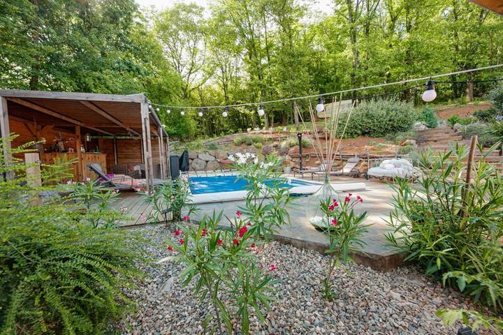 Gîte pour 2 personnes, avec piscine à Pardailhan