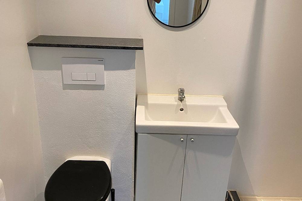 Geheel appartement, Charming Apartment with Lake View, Tennis Court- 5 Minutes from Odense Center in Odense, Odense en omgeving