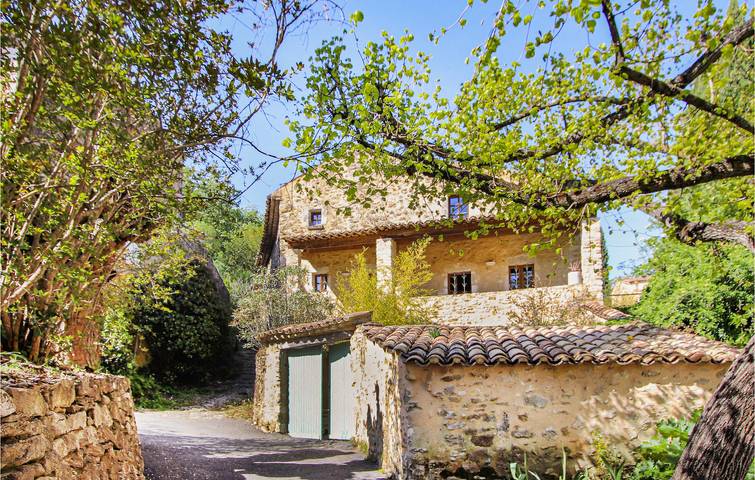 Location de vacances pour 12 personnes, avec jardin ainsi que piscine et terrasse à Saint-Montan - 2