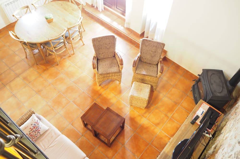House with garden, basketball, tennis. Close to the sea and the mountain. Families in Terres de l'Ebre, Tarragona Province