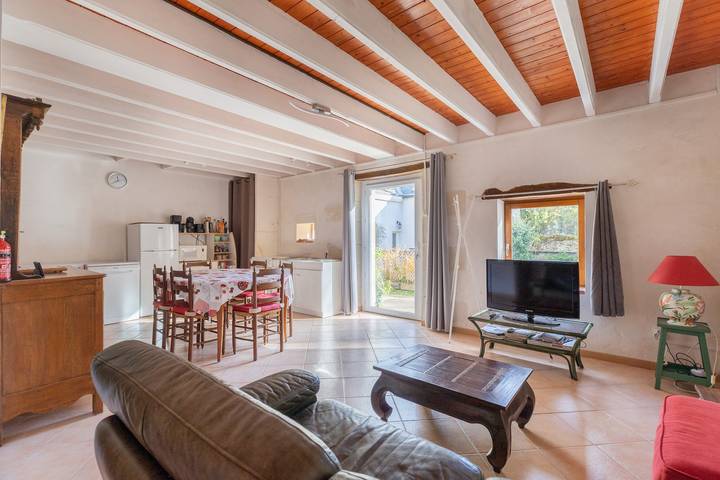 Holiday Home 'Le Petit Montparnasse - Montrichard' with Shared Garden and Wi-Fi in Faverolles-sur-Cher, Blois region