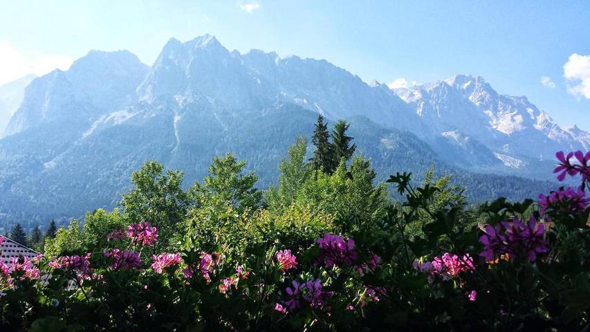 Gästehaus für 4 Personen, mit Balkon und Terrasse sowie Garten und Sauna am Eibsee