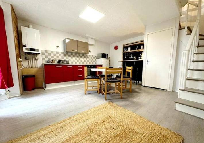 Location de vacances pour 4 personnes, avec vue ainsi que terrasse et jardin à Saint-Genès-Champanelle - 3