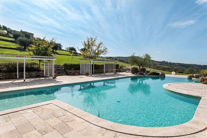 Agriturismo per 4 persone, con idromassaggio e piscina nonché giardino in Arcidosso
