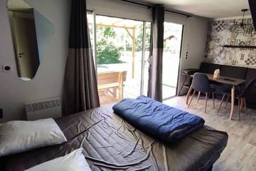 Camping pour 2 Personnes dans Challes-les-Eaux, Bauges, Photo 1