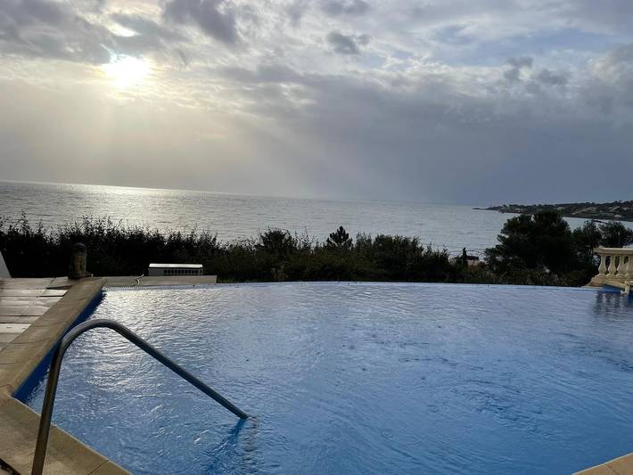 Location de vacances pour 10 personnes, avec piscine ainsi que jardin et vue sur l’océan dans Plage Du Grand Boucharel Saint Aygulf - 4