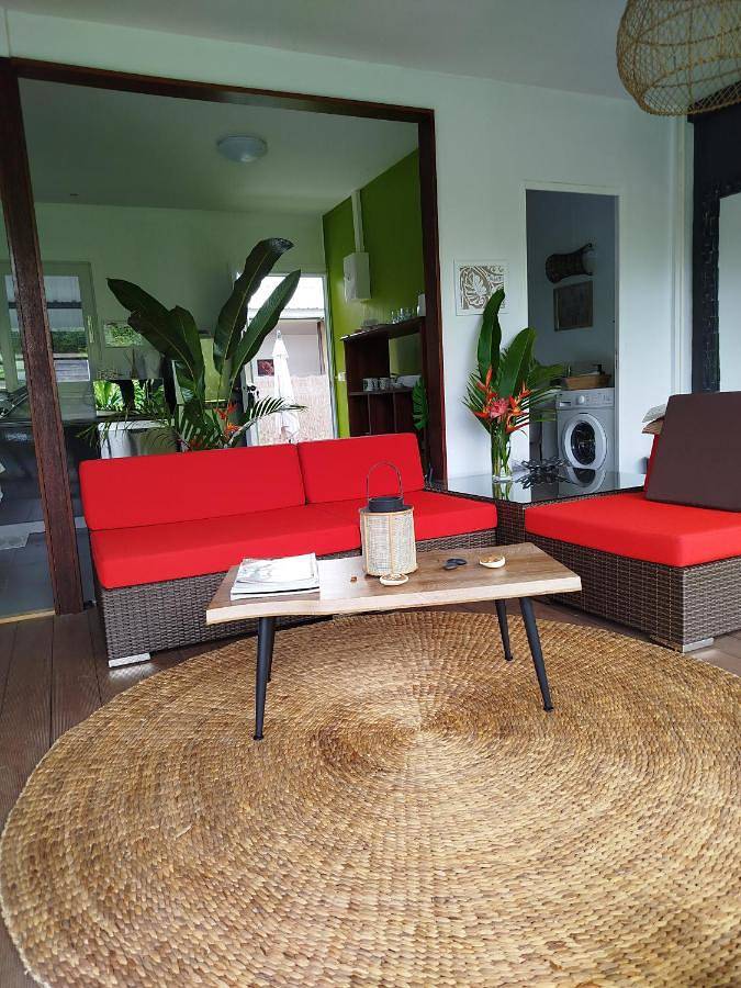 Location de vacances pour 4 personnes, avec jardin ainsi que piscine et vue dans Teahupo'o - 4