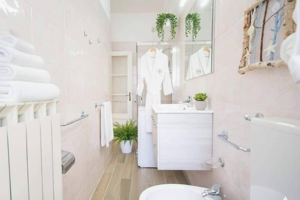 Entire apartment, Apartment directly at the beach | Ap07 in Taggia (City), Taggia