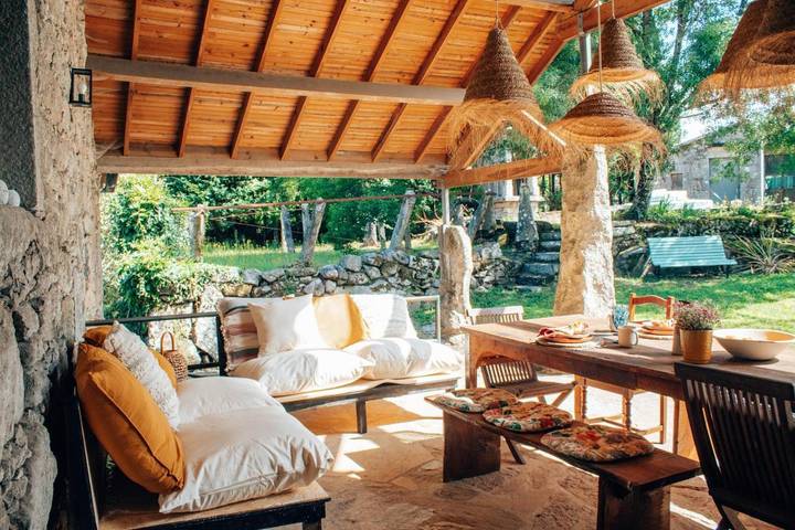 Location de vacances pour 10 personnes, avec jardin ainsi que piscine et vue dans Vilar de Mouros