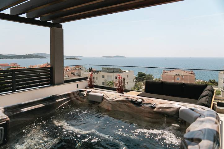 Chalet para 8 personas con vistas al mar in Rogoznica, Condado de Šibenik-Knin