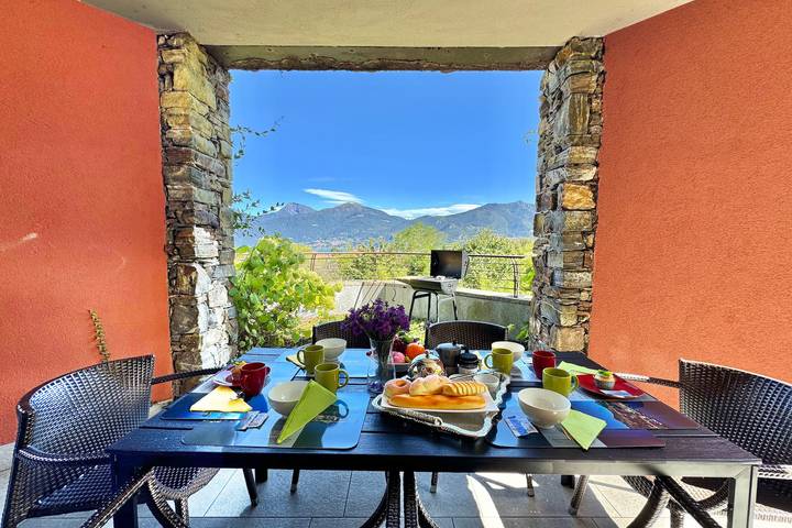 Ferienwohnung für 6 Personen, mit Terrasse und Seeblick sowie Kinderpool und Pool - 1
