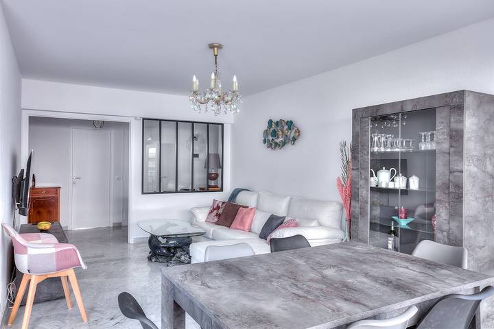 Gîte pour 5 personnes, avec terrasse à Juan-les-Pins