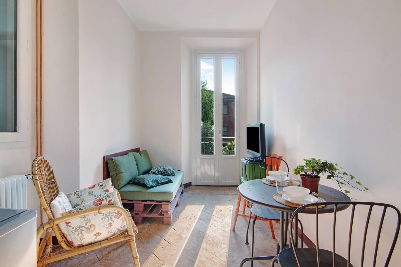 Entire apartment, Holiday Apartment "Ortensia - Residenza Cernobbio" with Mountain View, Balcony & Wi-Fi in Maslianico, Lake Como