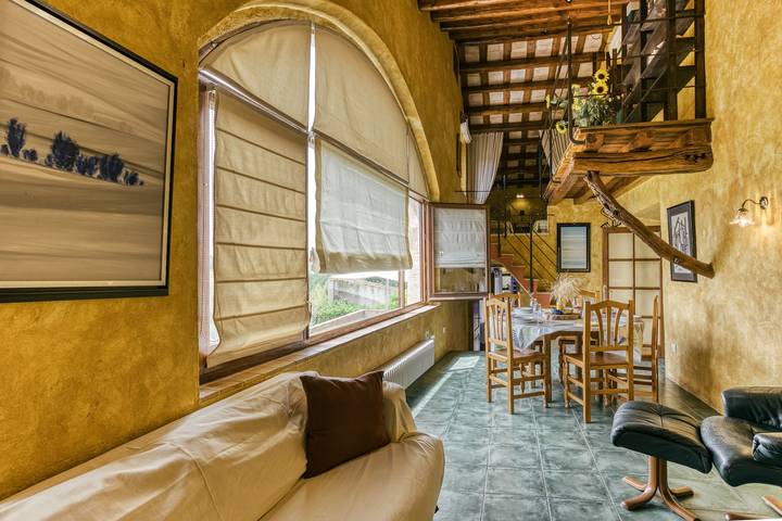 Country House 'El Mirador Rural De Can Gat Vell' with Mountain View, Wi-Fi and Air Conditioning in Llampaies, Saus, Camallera i Llampaies