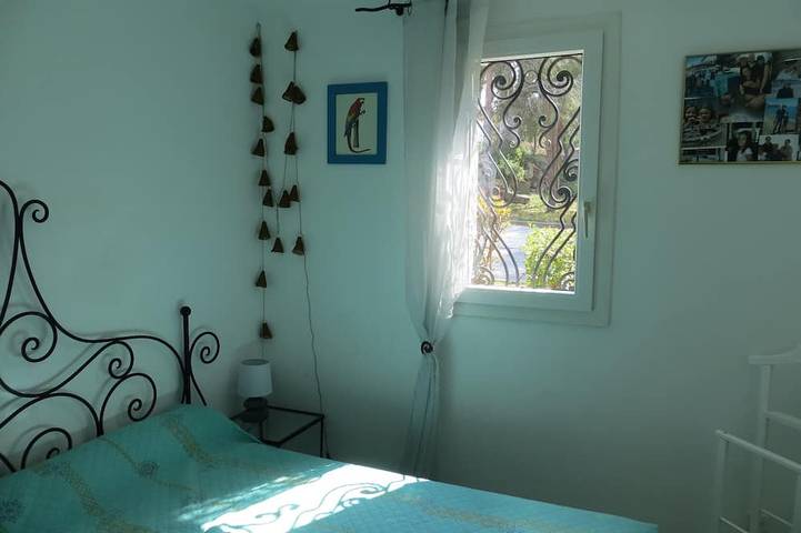 Gîte pour 4 personnes, avec jardin ainsi que terrasse et piscine dans Gare du Club Med Cocody - 3