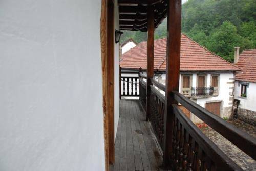 Apartamento de vacaciones para 6 personas, con vistas además de jardín y balcón en Roncal-Salazar - 2