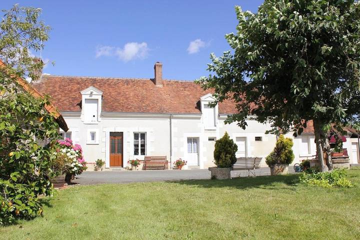 Location de vacances pour 6 personnes, avec Jardin et Vue à Veuil
