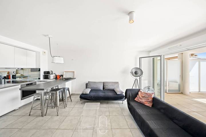 Gîte pour 4 personnes, avec piscine et balcon/terrasse, adapté aux familles dans Plage Font Brun Carqueiranne - 4