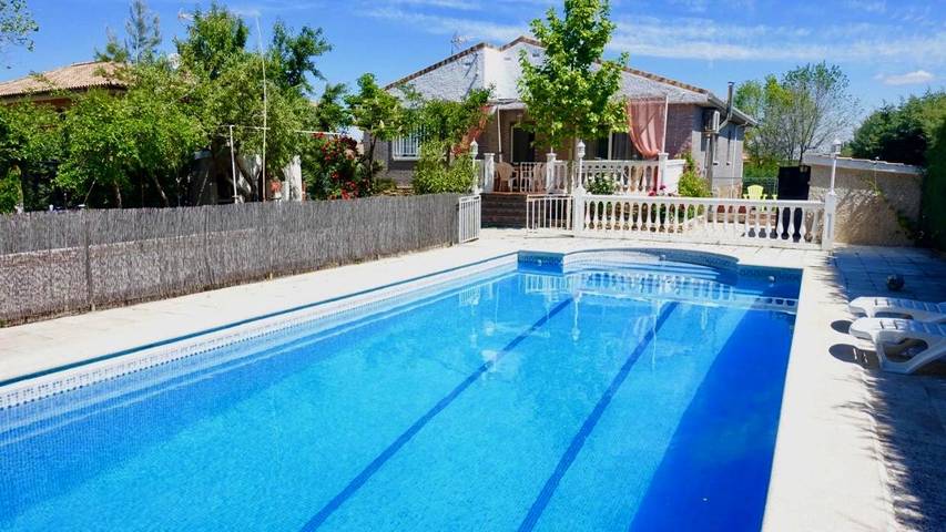 Casa rural para 10 personas, con piscina y jardín, Familias con niños en Cuenca del Alberche - 2