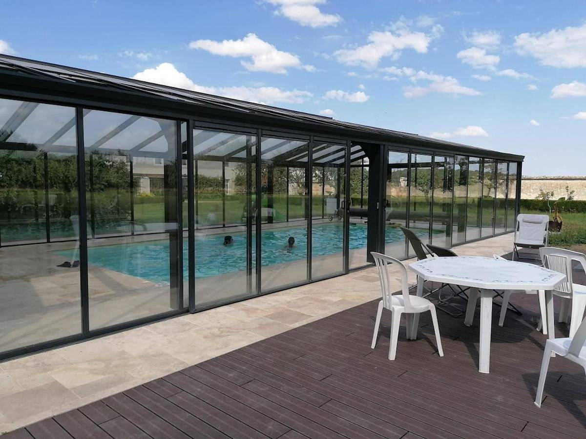 Domaine de La Brosse, gîte avec piscine sous verrière chauffée toute l'année in Ville-Saint-Jacques, Seine-et-Marne