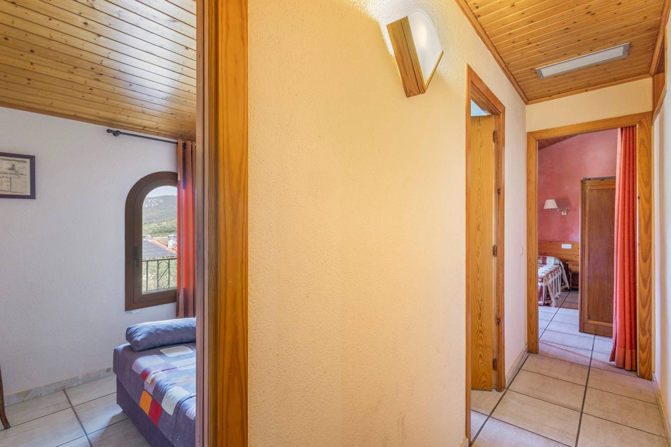 Bed and Breakfast 'Els Castellers' con piscina compartida, Wi-Fi y aire acondicionado in Cantallops d'Avinyonet, Avinyonet del Penedés