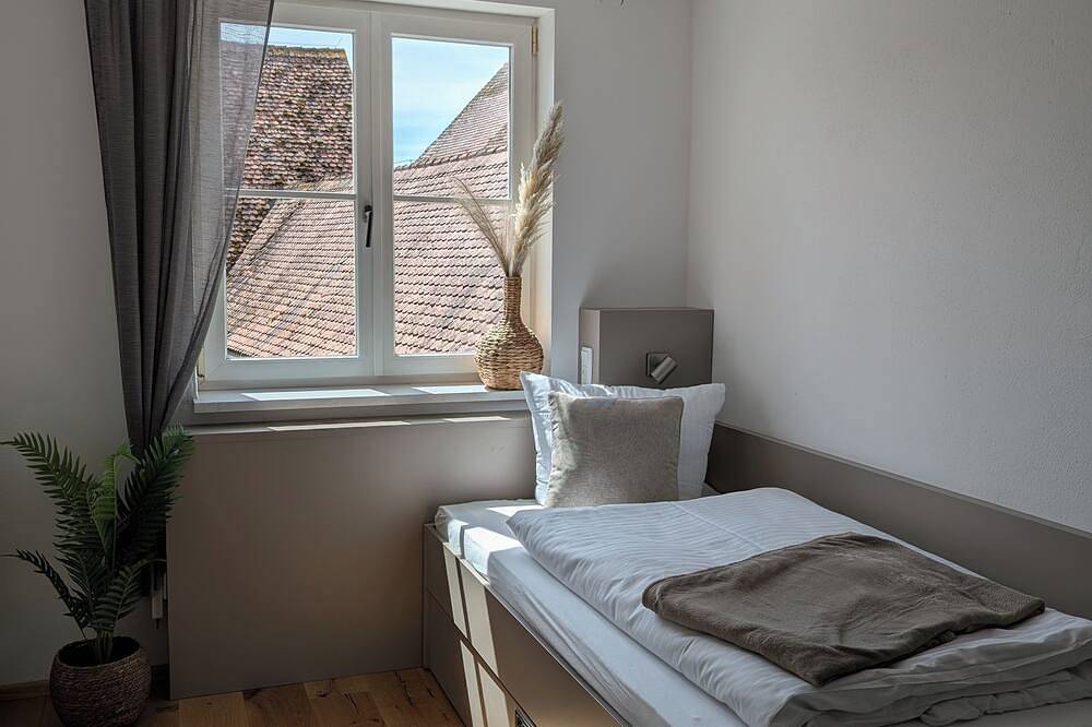 Ganze Wohnung, Ferienwohnung Storchennest\ngroße Ferienwohnung mit Dachterrasse für 1-6 Personen in Ipsheim, Steigerwald