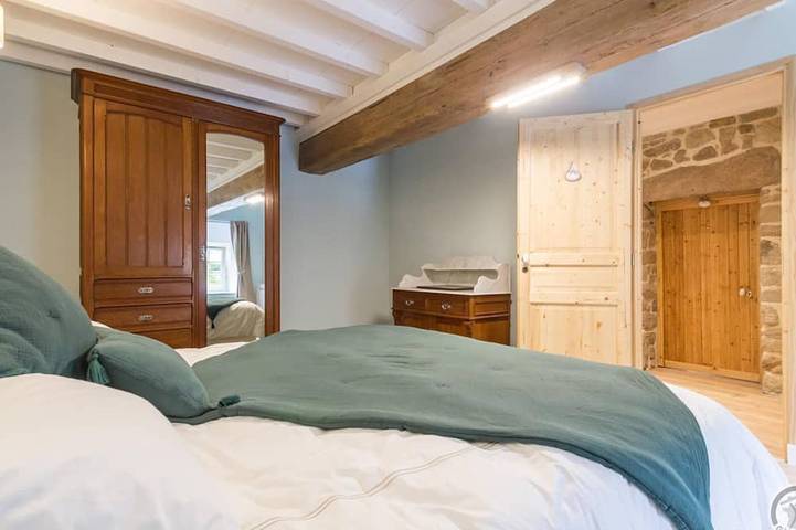 Gîte pour 5 personnes, avec jardin dans Sainte-Croix-Hague - 4