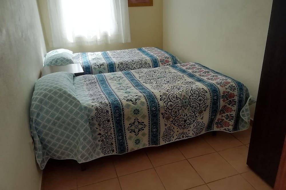 Peace and views in this off the beaten track chalet, set in the tabernas desert. in Tabernas, Almería Province