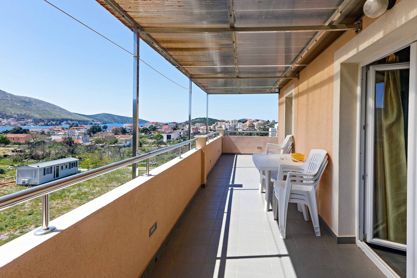 Ganze Wohnung, 2-Zimmer-Ferienwohnung mit Balkon und Meerblick Grebastica, Sibenik A-24046-a in Grebastica, Šibenik-Knin
