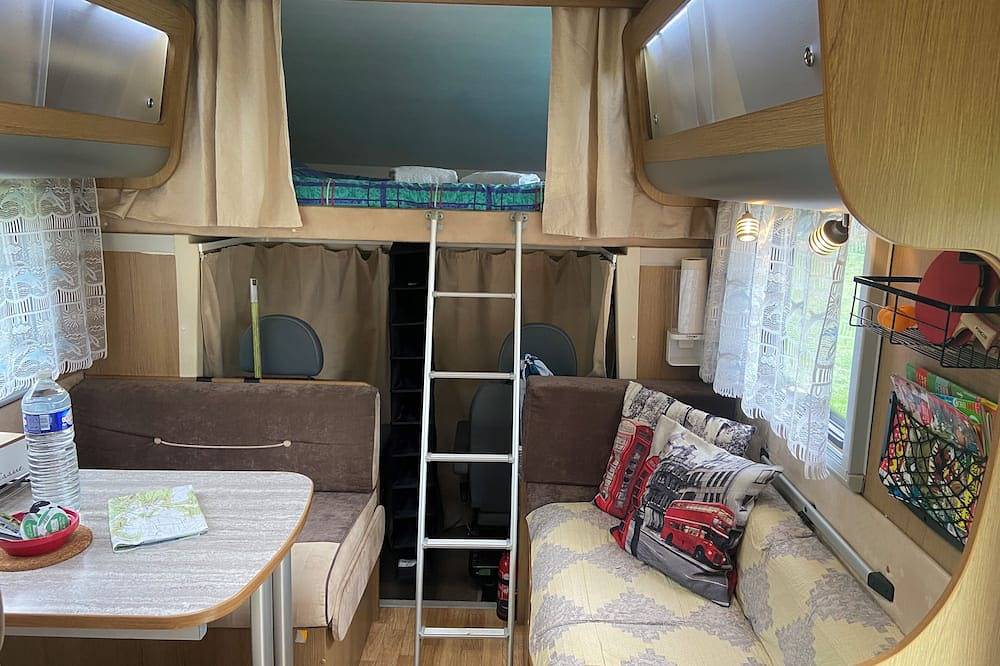 Camping Car au Charme de la Forêt with garden Forêt Trois Pignons on foot. in Le Vaudoué, Parc naturel régional du Gâtinais français