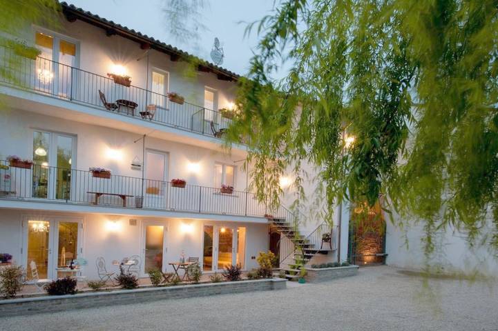 Chambre d’hôte pour 2 personnes, avec Balcon et Terrasse ainsi que Jardin et Vue à Castellinaldo
