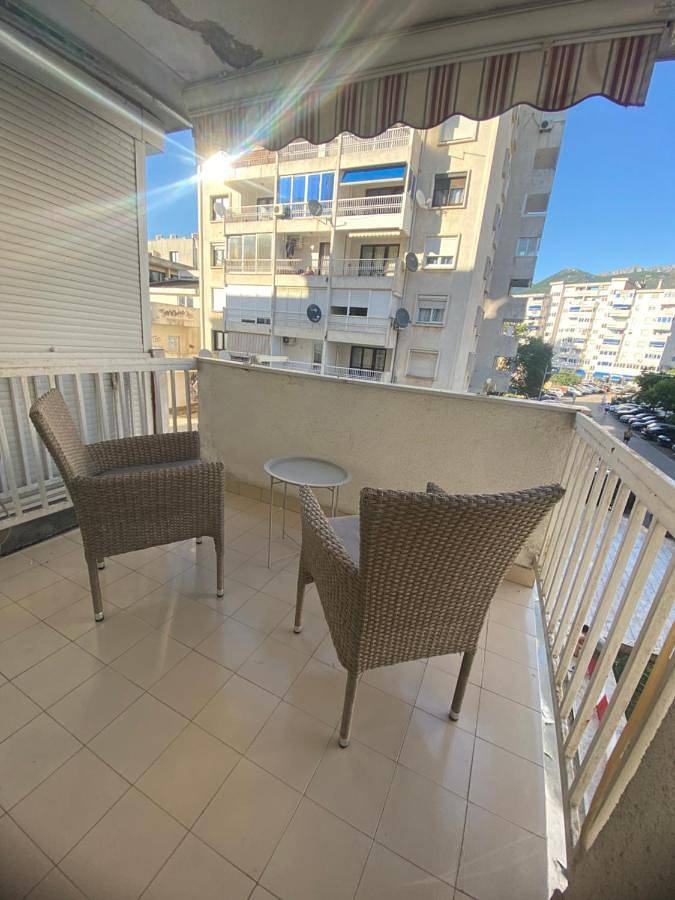 Ferienwohnung für 4 Personen, mit Balkon und Ausblick in Bar