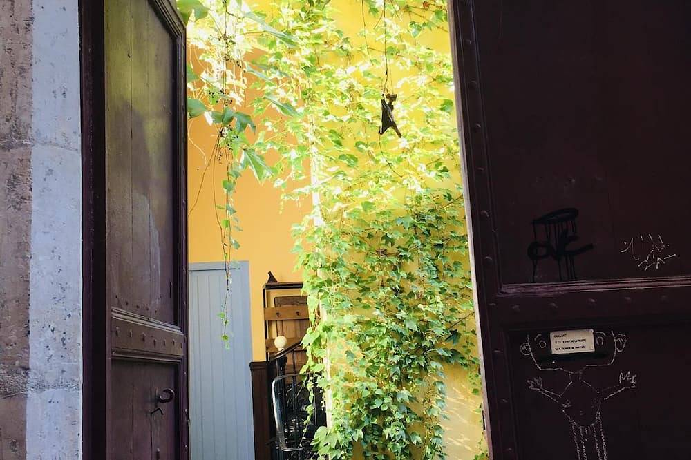 Rent large and beautiful house in the heart of historic old Cahors in Cahors, Lot