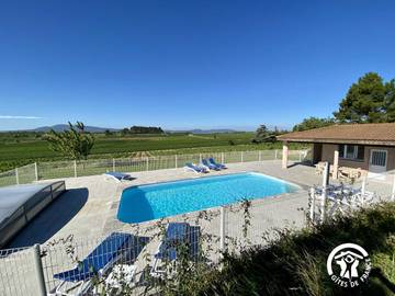 Gîte pour 4 personnes, avec terrasse et piscine à Puichéric