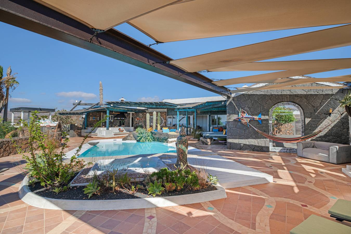 Holiday Villa 'Dafmir' with Sea Views, Wi-Fi and Air Conditioning in Risco Prieto, Tías