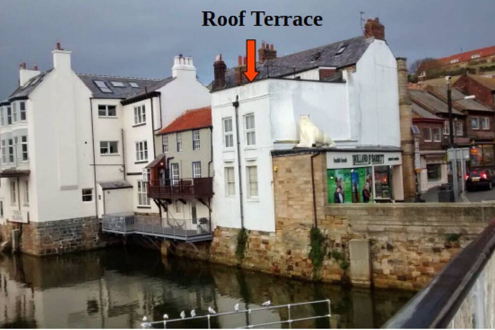 Entire apartment, Two double bedroom flat with fantastic roof terrace overlooking Swing Brid in Whitby, North York Moors National Park