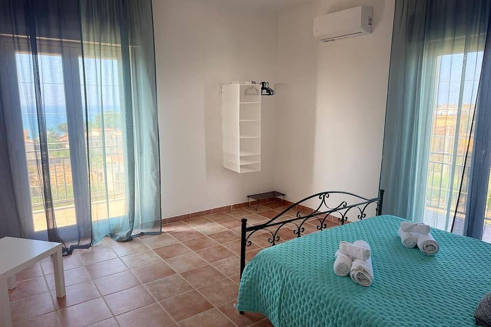 Entire apartment, La Casa Di Giusy Holiday Home in Porto Empedocle, Agrigento Province