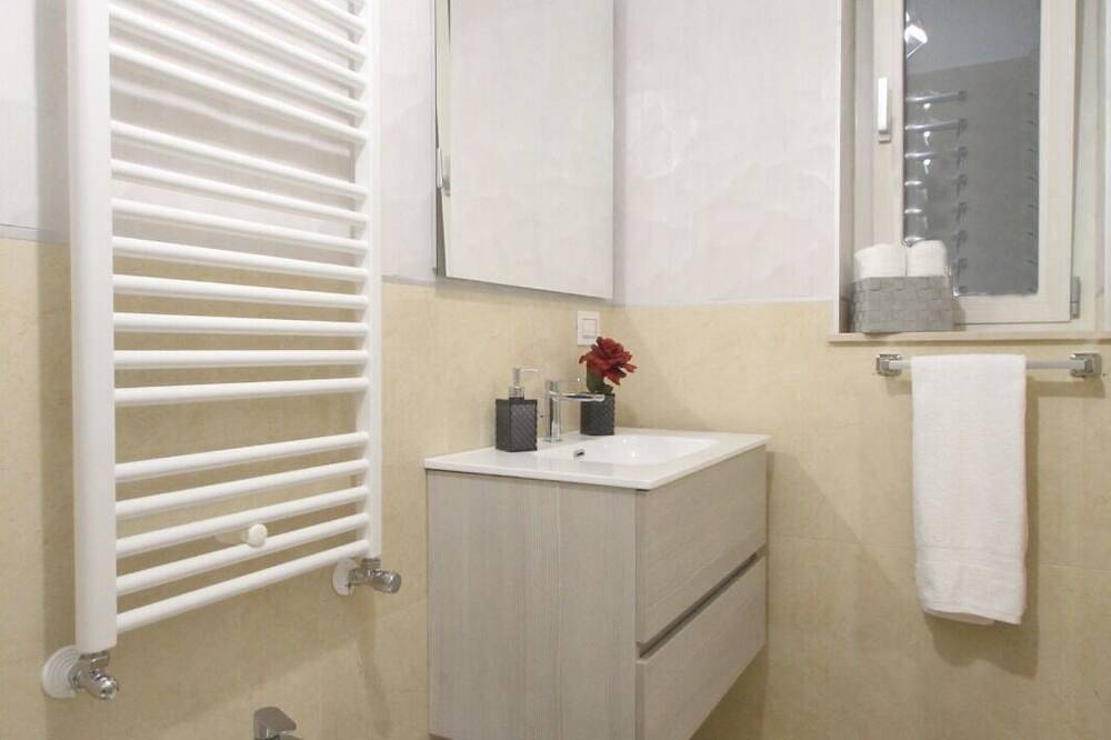 Cozy room in urban center with indoor parking in Barletta, Barletta-Andria-Trani