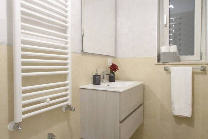Cozy room in urban center with indoor parking in Bagni Peppino, Barletta