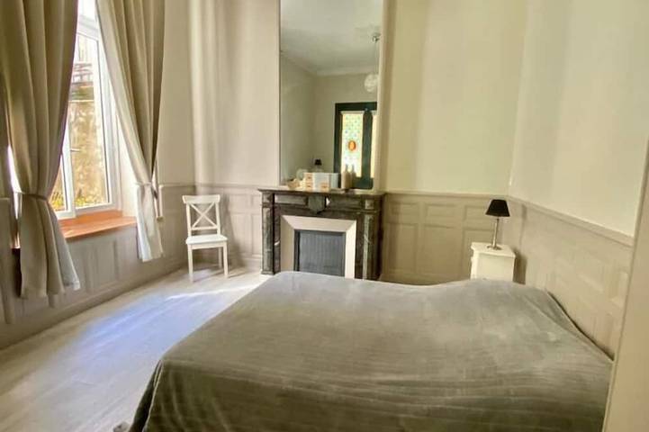 Entire apartment, Large apartment of character with private courtyard. in Carcassonne, Carcassonne region